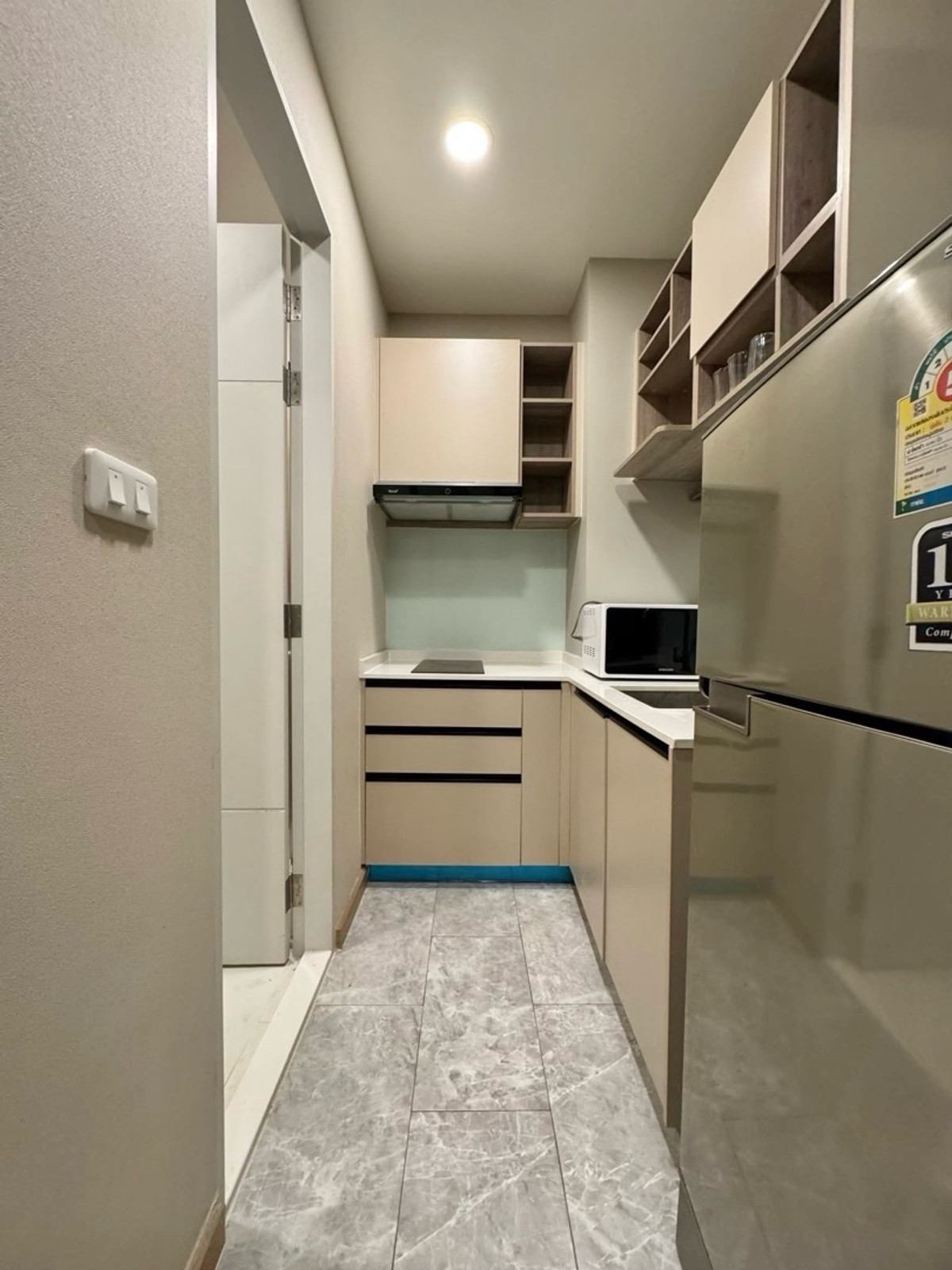 ให้เช่าคอนโดแจ้งวัฒนะ เมืองทอง : คอนโด 2 ห้องนอน ใกล้ ศูนย์ราชการแจ้งวัฒนะ / รถไฟรถไฟฟ้า  ราคาดีมาก 🔥🔥
📍โครงการ : The Cube North แจ้งวัฒนะ 12 
🚝 ใกล้ : MRT สถานีแจ้งวัฒนะ 14 เพียง 350 เมตร
💵 ราคาเช่า : 11,500 บาท / เดือน