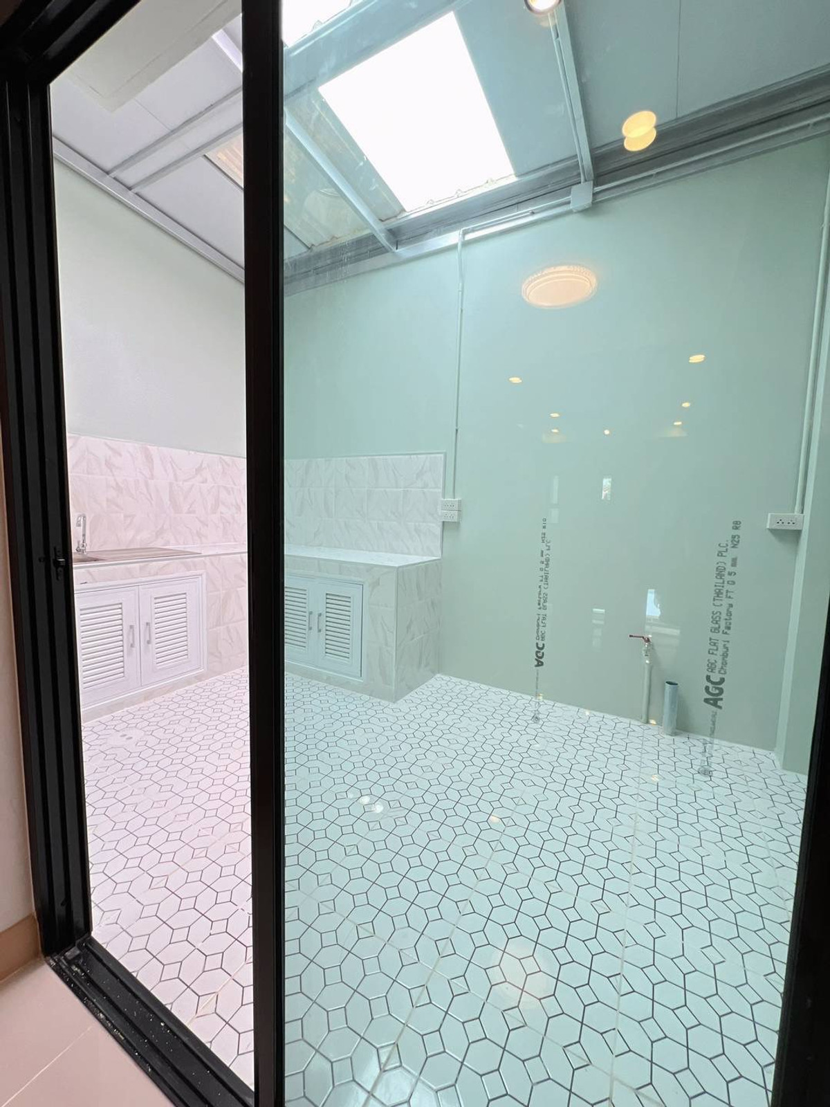 ขายทาวน์โฮมนนทบุรี บางใหญ่ บางบัวทอง : ขายทาวน์เฮาส์วงศ์ชัยนคร บางรักใหญ่ 18 ตร.ว. ใกล้ MRT บางรักใหญ่ 800 ม. มีเทอเรส ฟรีโอน