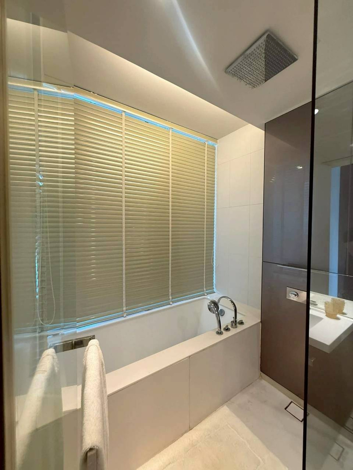 For RentCondoWitthayu, Chidlom, Langsuan, Ploenchit : ✅ OEFR102 ✅ Line : @p2nproperty