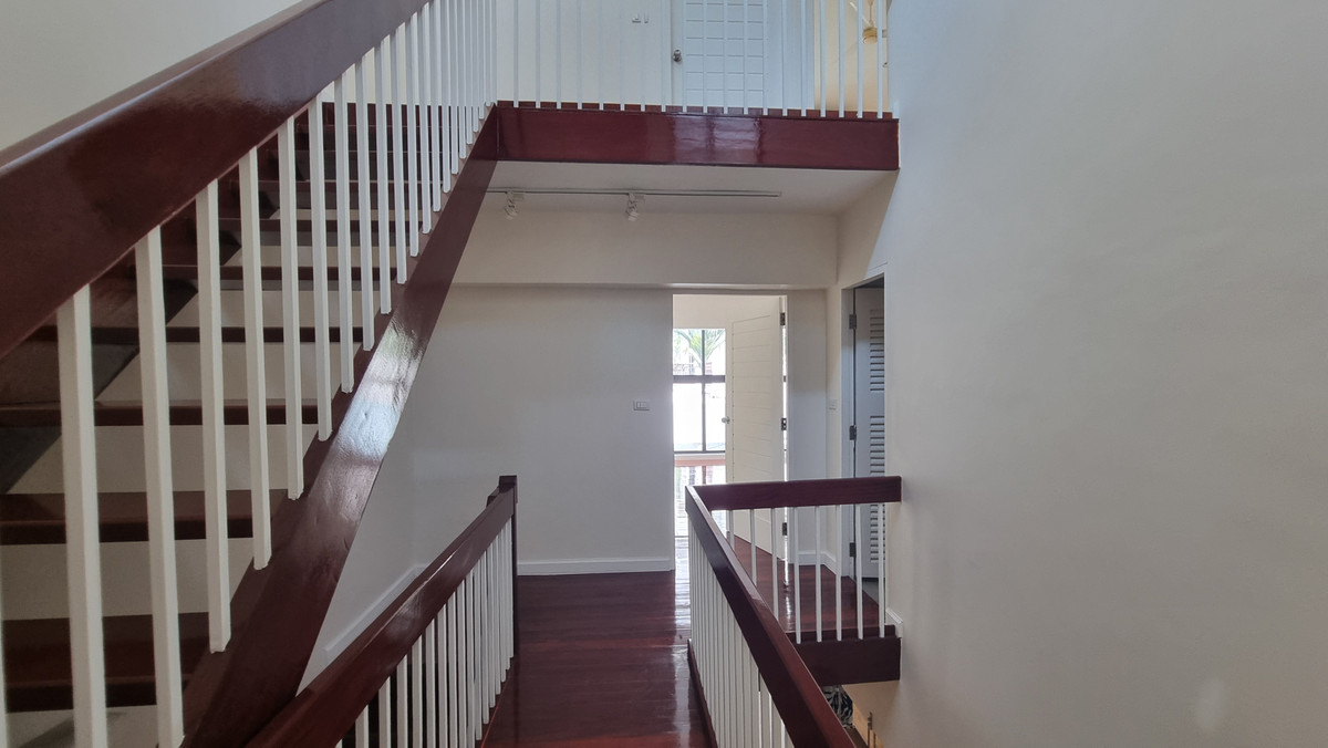 For SaleTownhomeSukhumvit, Asoke, Thonglor : Townhouse for sale, renovated, Thonglor, 4 bedrooms, 3 bathrooms, land size 30 sq m.