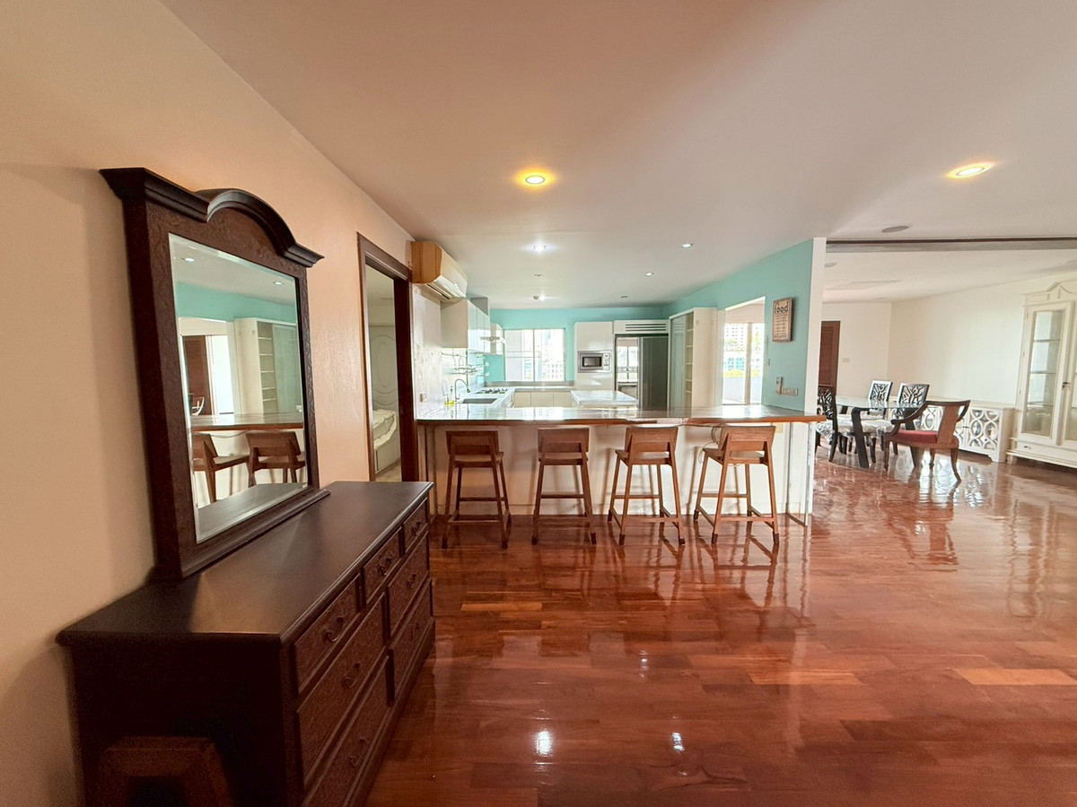 For RentCondoSukhumvit, Asoke, Thonglor : 🎉🌇 Condo for Rent – 4 Bedrooms near BTS Ekkamai | Regent on the Park Sukhumvit 61