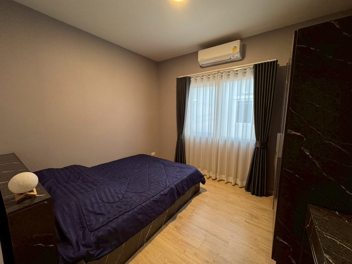 For RentNonthaburi, Bang Yai, Bangbuathong : 💕 Semi-detached house for rent, Q District Westgate project 💕 Beautiful house, ready to move in, complete with functions, suitable for both living and making a home office.