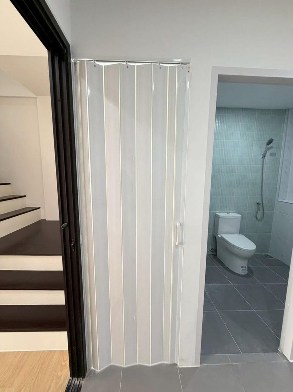 ขายทาวน์โฮมเกษตรศาสตร์ รัชโยธิน : ขายทาวน์โฮม 2 ชั้น โครงการเฟิสท์โฮม วัชรพล (First Home Watcharapol) ขนาด 18 ตารางวา 2 ห้องนอน ซอยวัชรพล1 แขวงท่าแร้ง เขตบางเขน กรุงเทพมหานคร