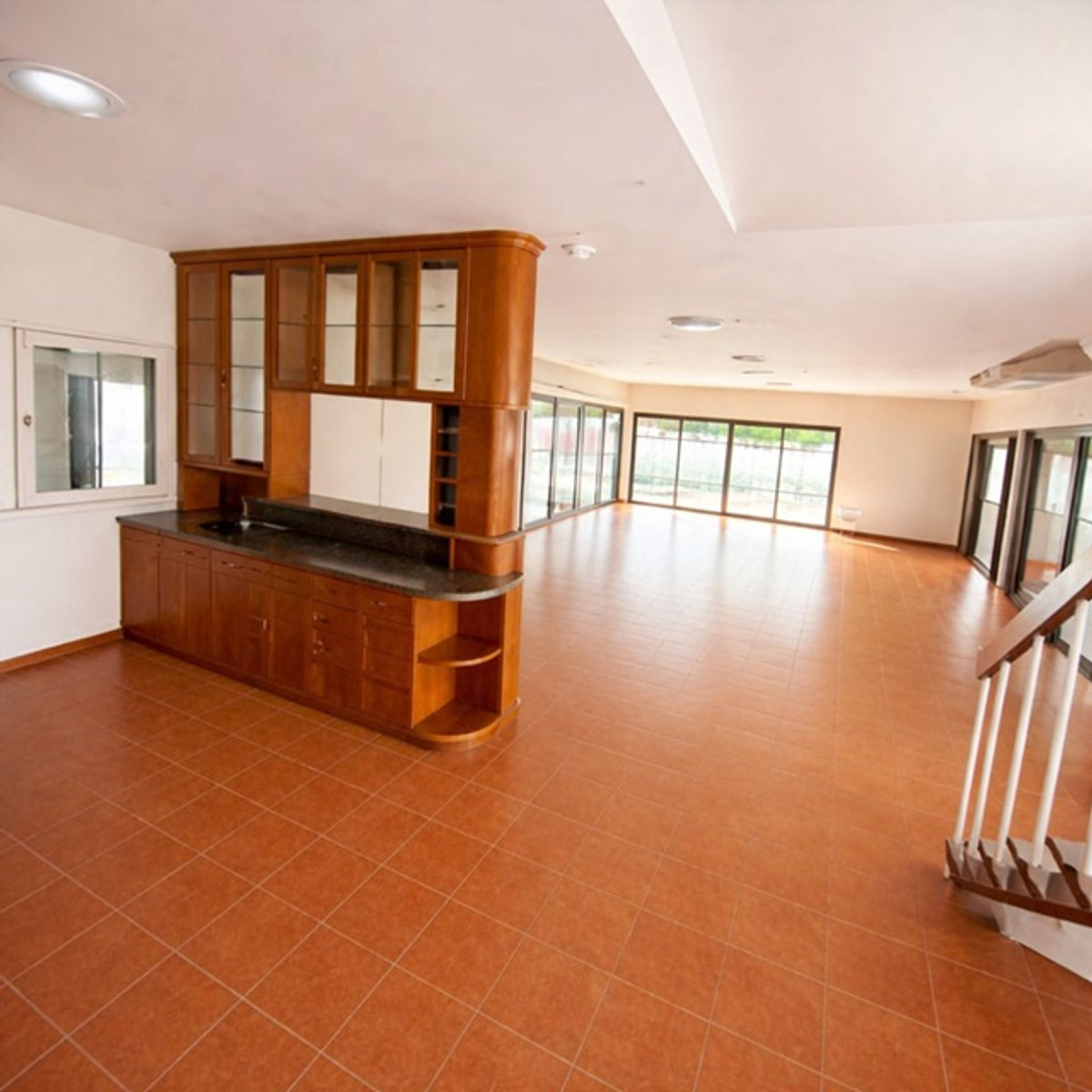 For RentHouseRatchadapisek, Huaikwang, Suttisan : MRT Sutthisan 900m. Central Rama9 5beds 5Parking 4baths near MRT Ratchadaphisek 400m two storey