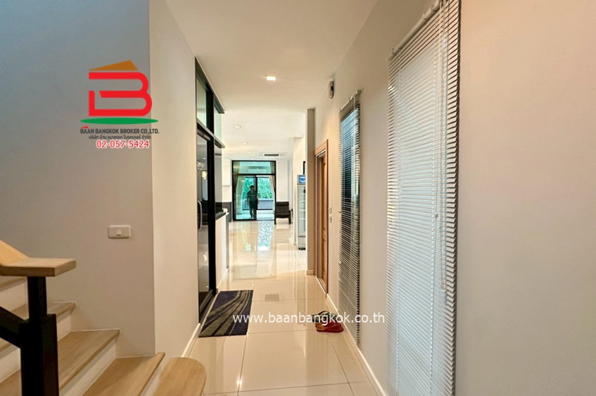 บ้านนวมินทร์ รามอินทรา : บ้านเดี่ยว หมู่บ้านลัดดารมย์ วงแหวน-รามอินทรา (ใกล้แฟชั่นไอส์แลนด์) เนื้อที่ 92.7 ตรว. แขวงออเงิน เขตสายไหม