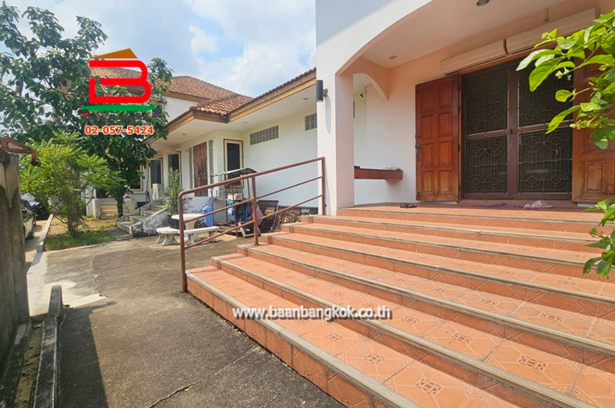 For SaleLandPattanakan, Srinakarin : Land with buildings, area 1 rai, Soi On Nut 17, Intersection 13, Sukhumvit Road 77, Suan Luang Subdistrict, Suan Luang District.