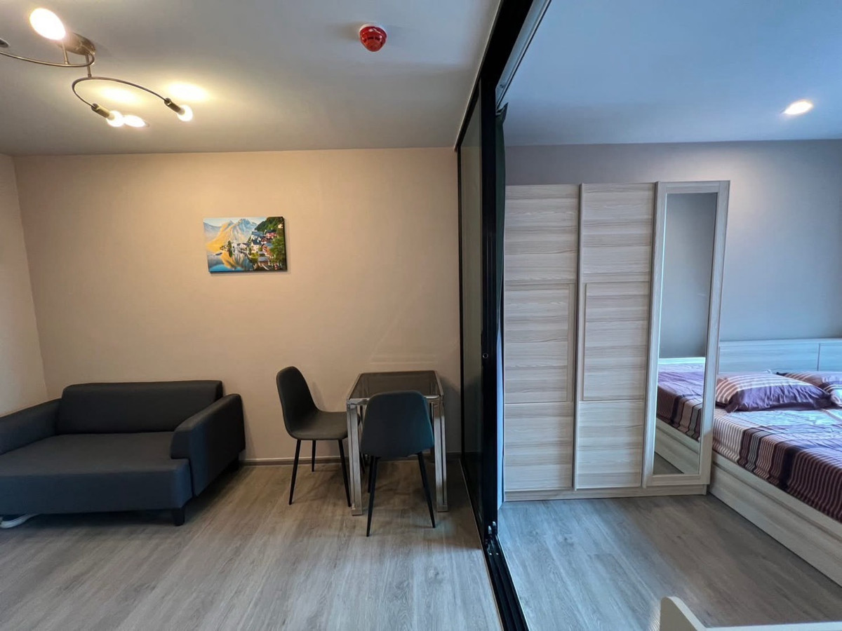 For RentCondoThaphra, Talat Phlu, Wutthakat : 🩷Cheap condo for rent, new Regent Wutthakat, 1 bedroom, beautiful room, high floor, open view. 
1 Bed 1 Bath, area 26 sq m.
33rd floor, Building A, open view
Rent 11,000 baht per month with furniture and electrical appliances.
Near BTS Wutthakat 200 meter