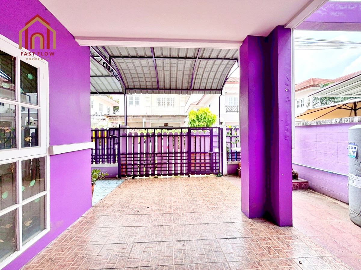 For RentPathum Thani,Rangsit, Thammasat : Twin house for rent, Burirom, 36 sq m, Rangsit, Khlong 4, kitchen addition, Phra Ong Chao Sai Road. Single house mood Sawai Pracharat Road MAY