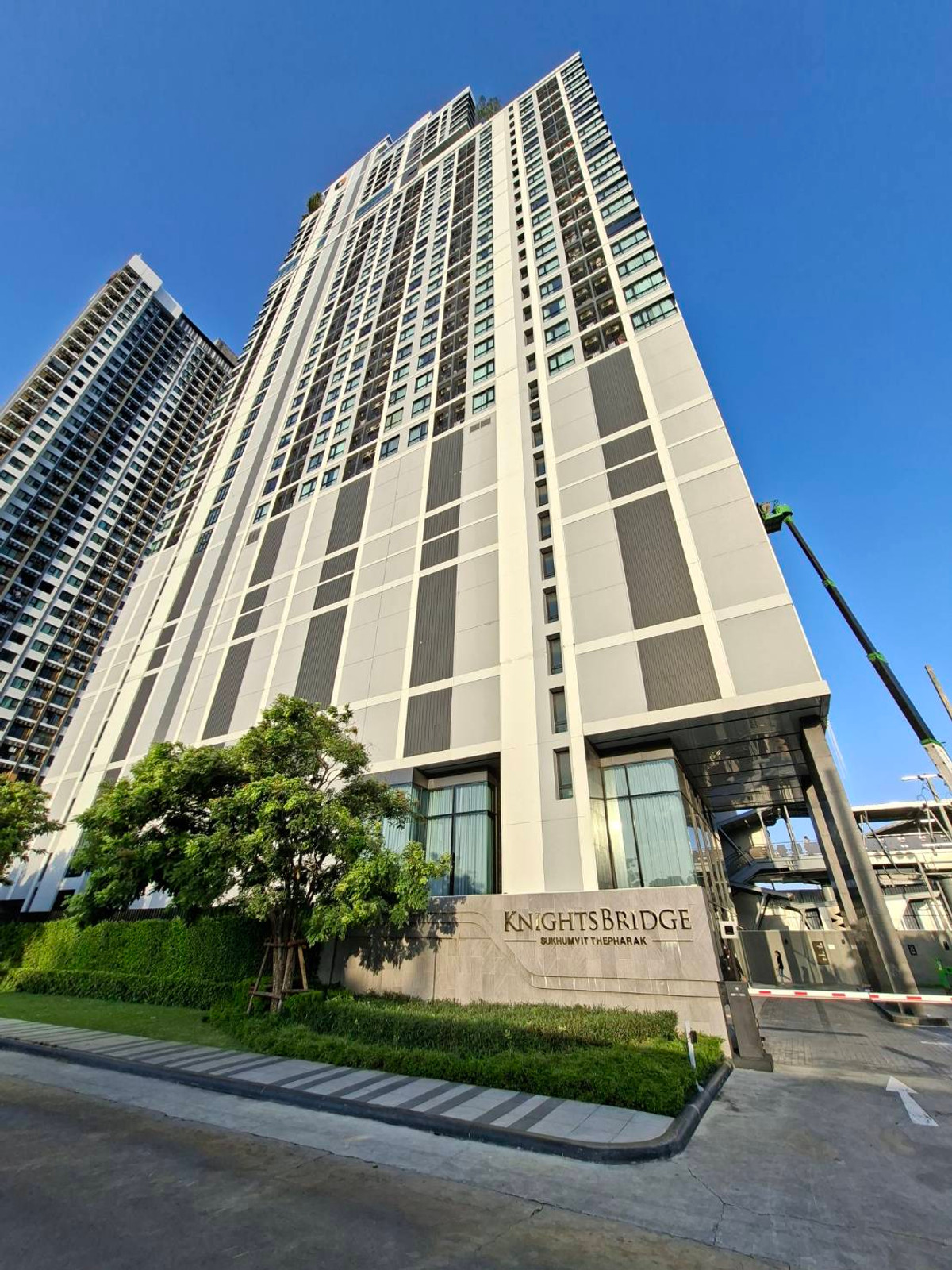 For RentCondoSamut Prakan,Samrong : Urgent for rent, low price 10,000 baht, next to Thippawan MRT, ready to move in, get 6 months, Knightsbridge Sukhumvit Theparak 089-6620022