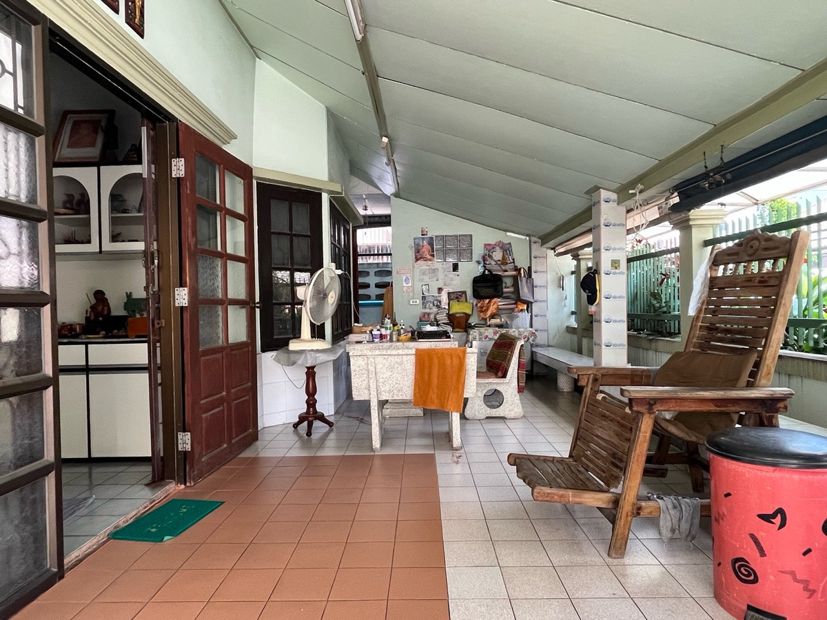 For SaleHouseRamkhamhaeng, Hua Mak : Single house for sale Soi Ramkhamhaeng 68 Near Lam Sali intersection, Ban Ma, Amway, Kittinivet BTS station.