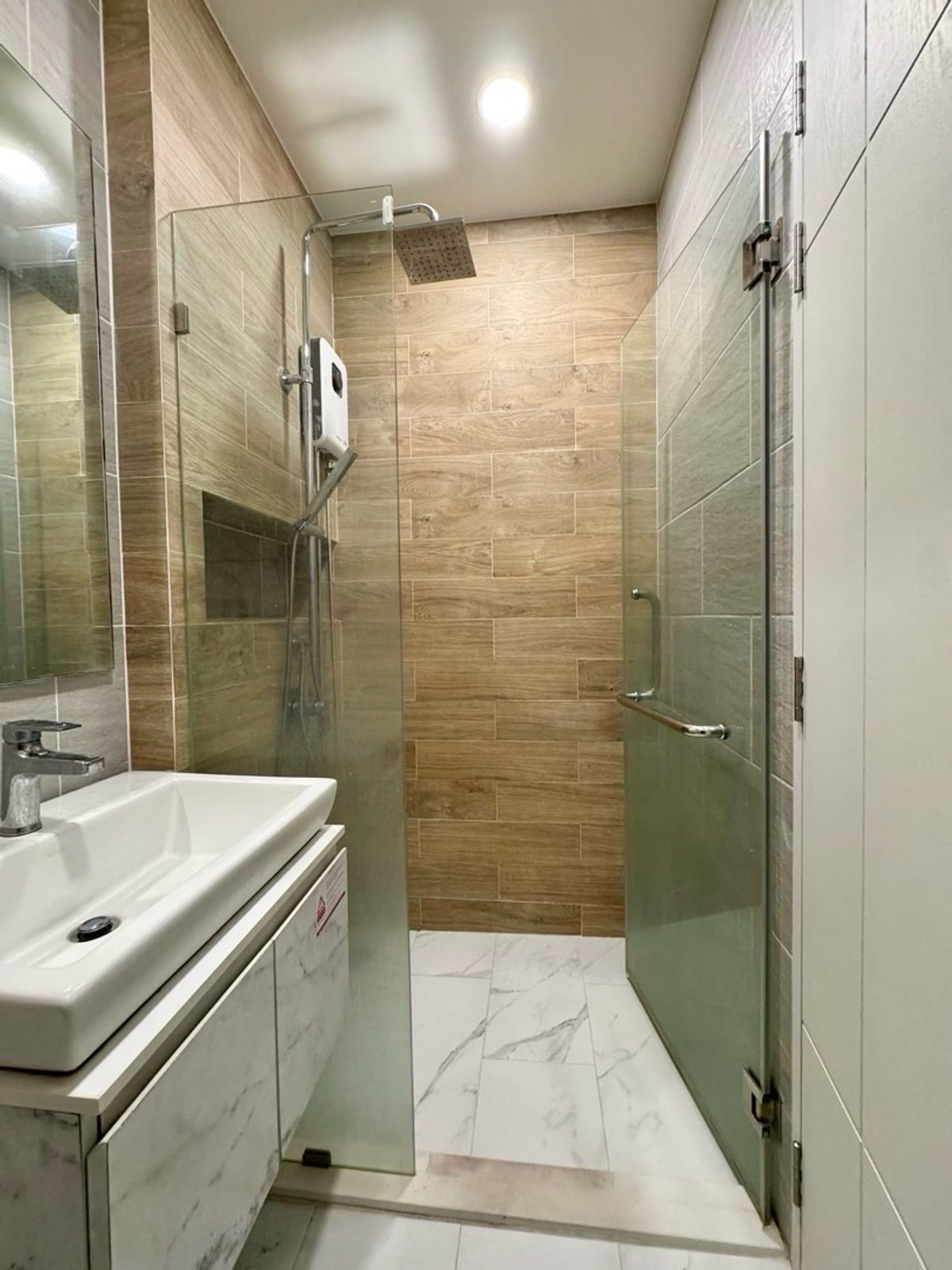 ให้เช่าคอนโดแจ้งวัฒนะ เมืองทอง : คอนโด 2 ห้องนอน ใกล้ ศูนย์ราชการแจ้งวัฒนะ / รถไฟรถไฟฟ้า  ราคาดีมาก 🔥🔥
📍โครงการ : The Cube North แจ้งวัฒนะ 12 
🚝 ใกล้ : MRT สถานีแจ้งวัฒนะ 14 เพียง 350 เมตร
💵 ราคาเช่า : 11,500 บาท / เดือน