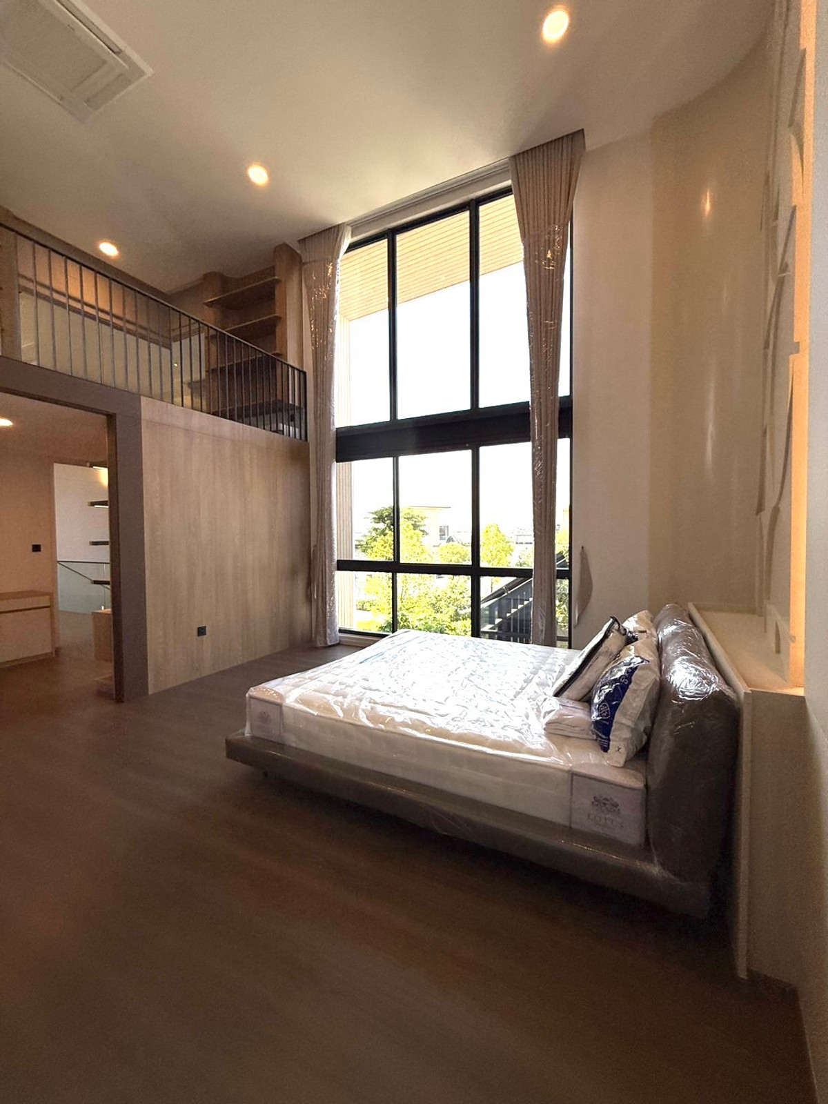 For SaleHousePattanakan, Srinakarin : House for sale VIVE New Krungthepkreetha has a private pool, private elevator, parking for 4 cars+