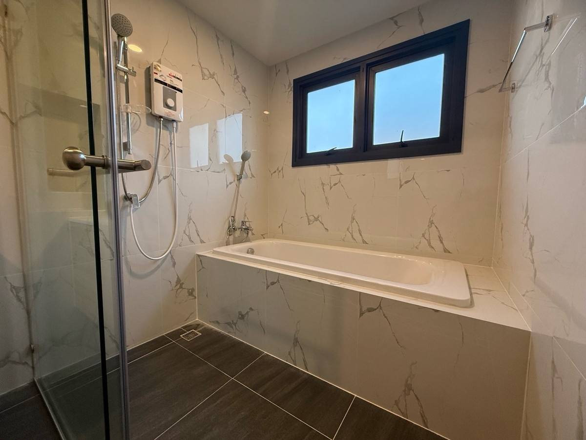 ให้เช่าบ้านปทุมธานี รังสิต ธรรมศาสตร์ : ให้เช่าบ้านเดี่ยว เซนโทร พหลฯ - วิภาวดี 3 ใกล้ โฮมโปรรังสิต เพียง 4 นาที