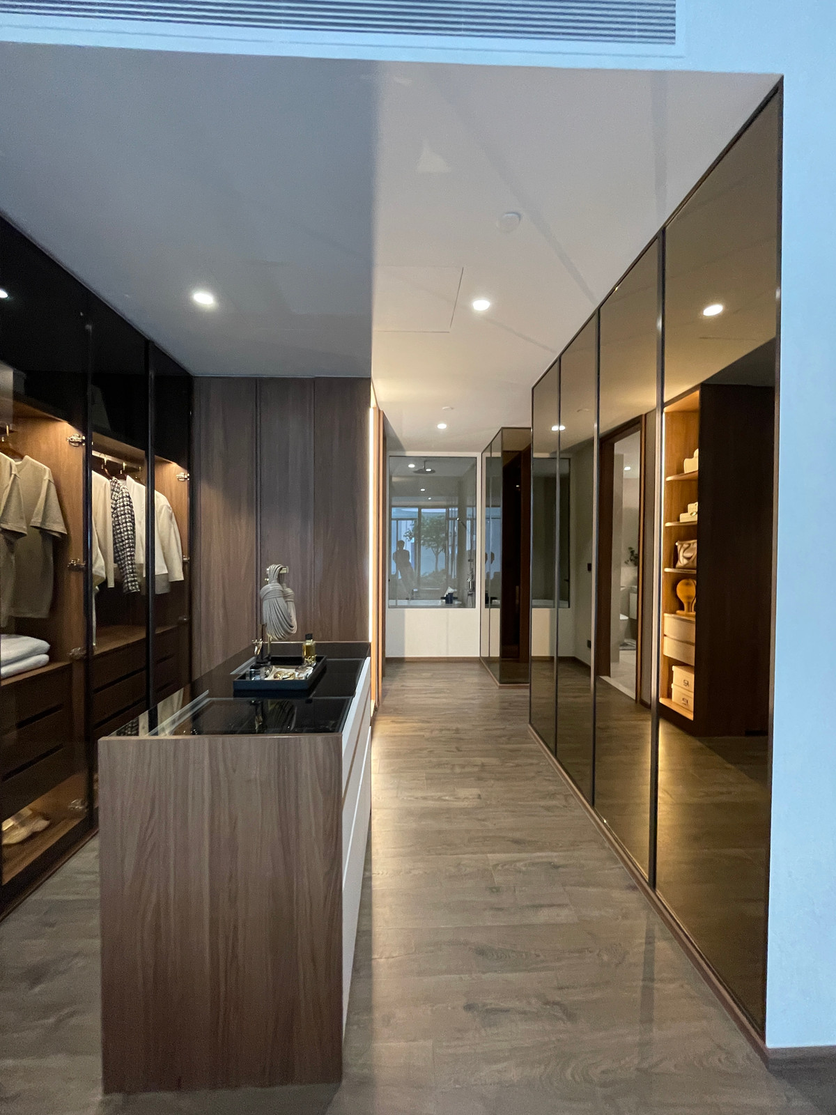 For SaleCondoSilom, Saladaeng, Bangrak : Rare unit for sale 🌳 THE ULTIMATE PARK VIEW | Rare Unit @ROMM CONVENT 🌳2 bedrooms, 2 bathrooms, usable area size 118.15 square meters on the 26th floor that offers a view of the lush Park View in the heart of Bangkok. On the highest potential location, Co