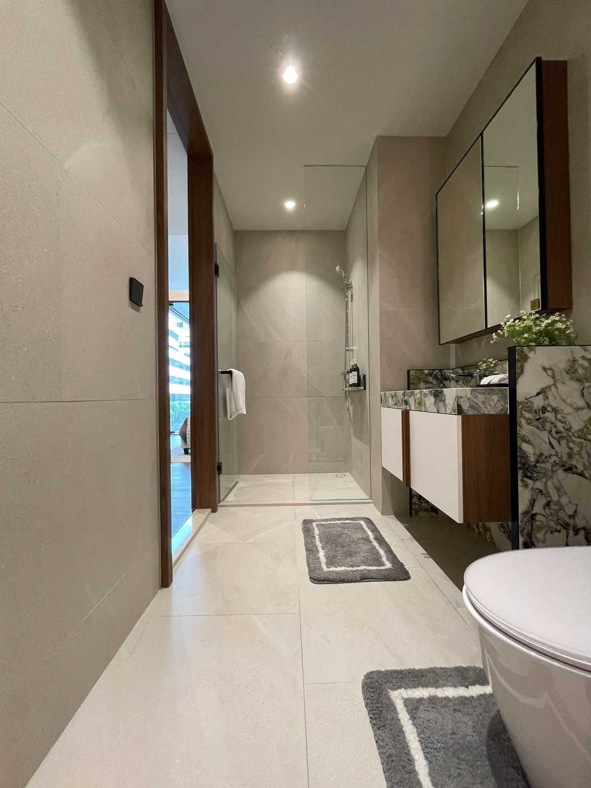 For SaleCondoSilom, Saladaeng, Bangrak : Rare unit for sale 🌳 THE ULTIMATE PARK VIEW | Rare Unit @ROMM CONVENT 🌳2 bedrooms, 2 bathrooms, usable area size 118.15 square meters on the 26th floor that offers a view of the lush Park View in the heart of Bangkok. On the highest potential location, Co