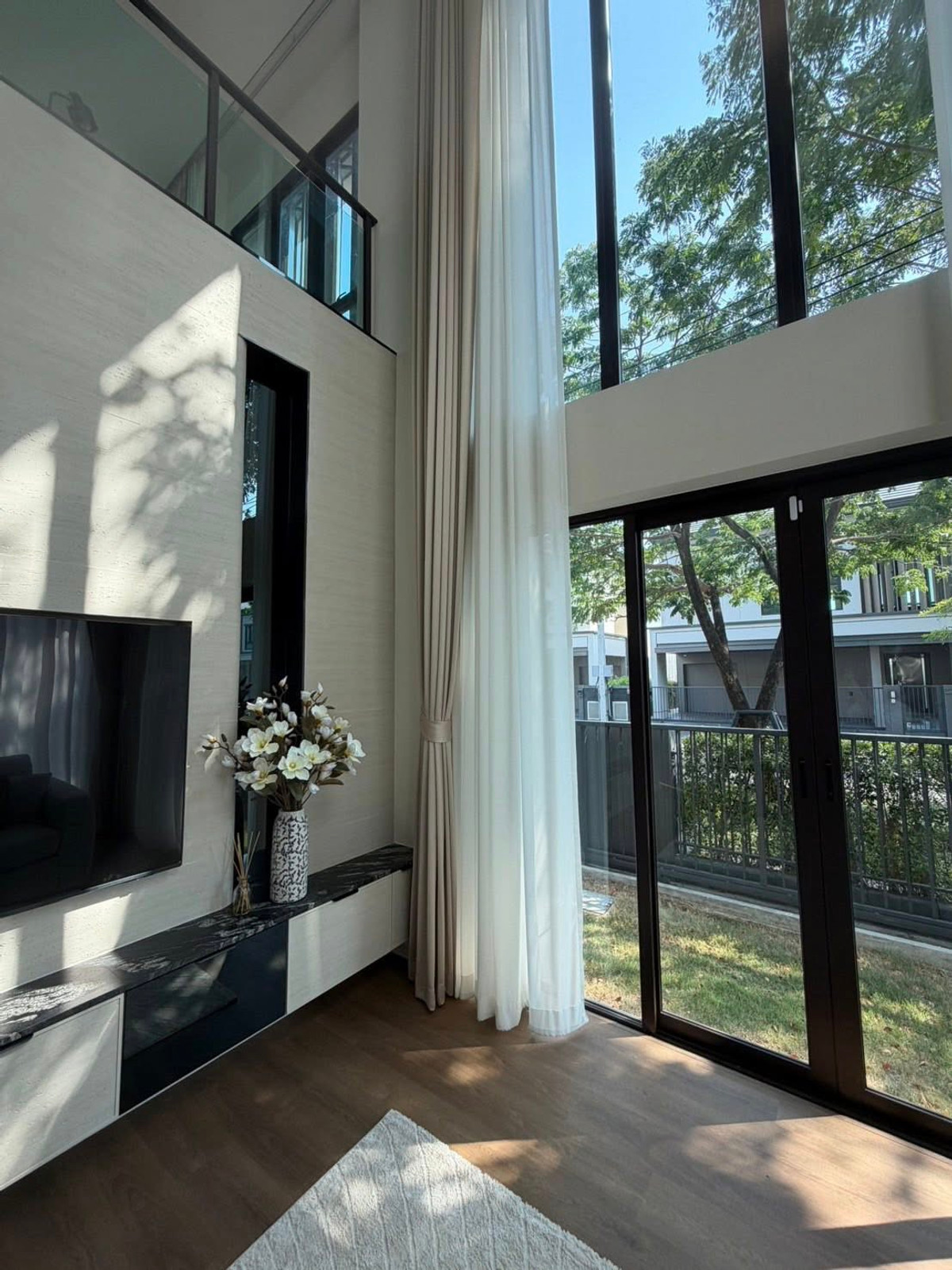 ให้เช่าบ้านบางนา แบริ่ง ลาซาล : (ให้เช่า) ** บ้านเดี่ยว วีวัลดี บางนา VIVALDI Bangna บ้านหรูพร้อมคอร์ทยาร์ดส่วนตัว ใกล้ Mega บางนา **