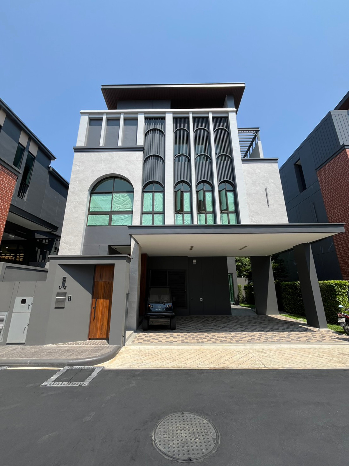 ขายบ้านรามคำแหง หัวหมาก : [ขาย] คฤหาสน์หรู Modern Art Deco "Tararom Private Residence" รามคำแหง 9 | ส่วนตัวที่สุดเพียง 30 ยูนิต แปลงมุมทิศเหนือรับทรัพย์!