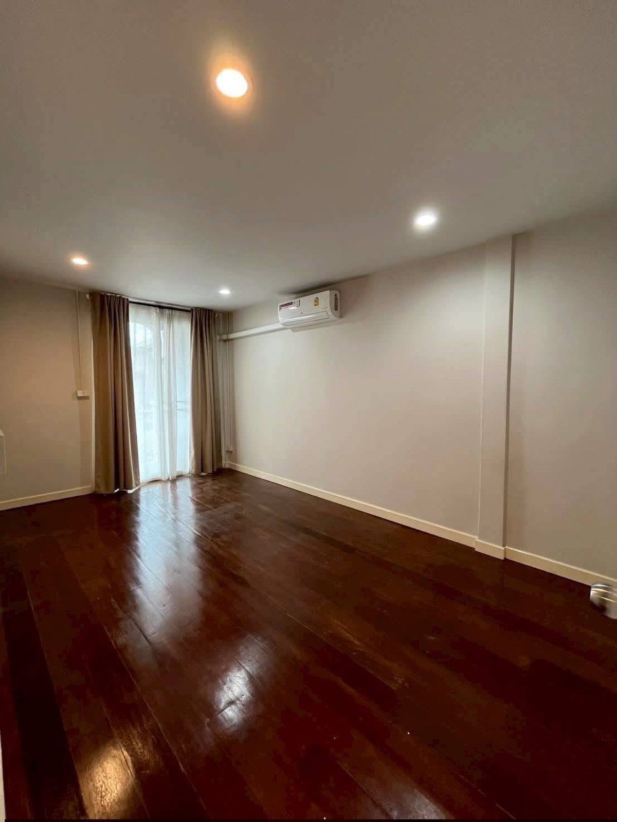 For RentTownhomePattanakan, Srinakarin : Townhome for rent, Phatthanakan 23, suitable for living. Small home office near APL Ramkhamhaeng (N.2043)