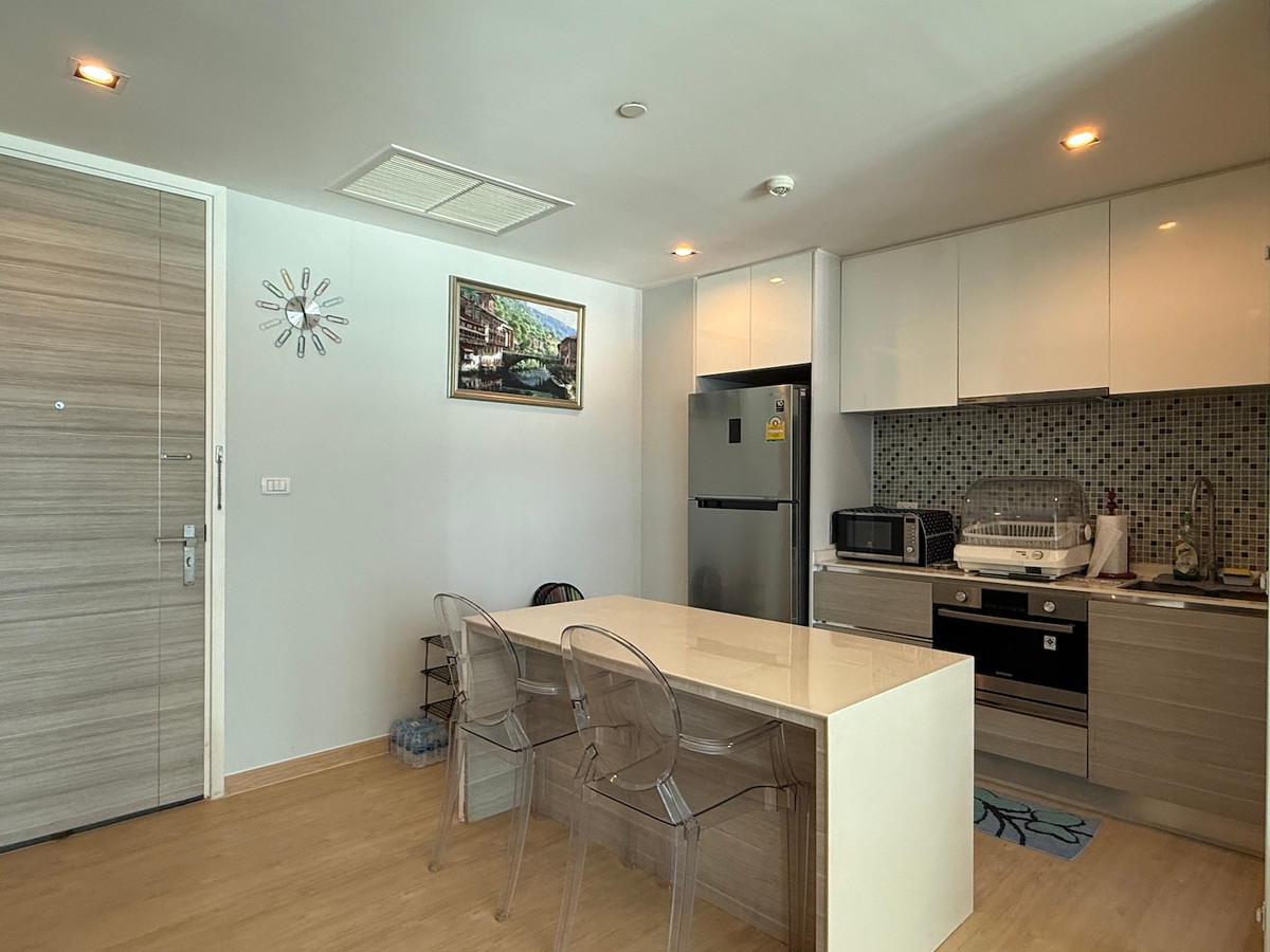 ขายคอนโดสุขุมวิท อโศก ทองหล่อ : คอนโด 1 ห้องนอน 51 ตร.ม. ชั้นไม่สูง วิวสวน ใกล้ BTS อโศก & MRT