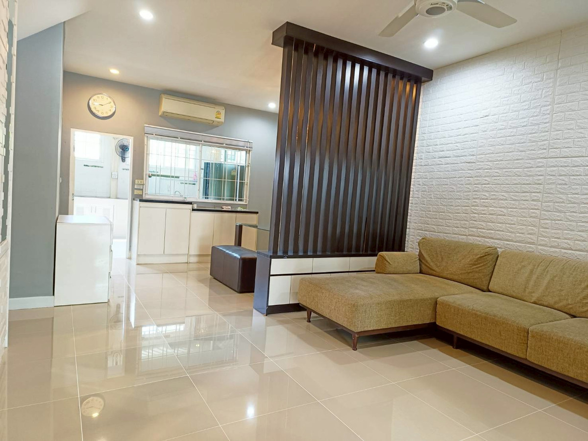 ให้เช่าทาวน์โฮมราษฎร์บูรณะ สุขสวัสดิ์ : (Newly Renovated) ทาวโฮม-หลังมุม พร้อมเข้าอยู่! / 18,500.- 