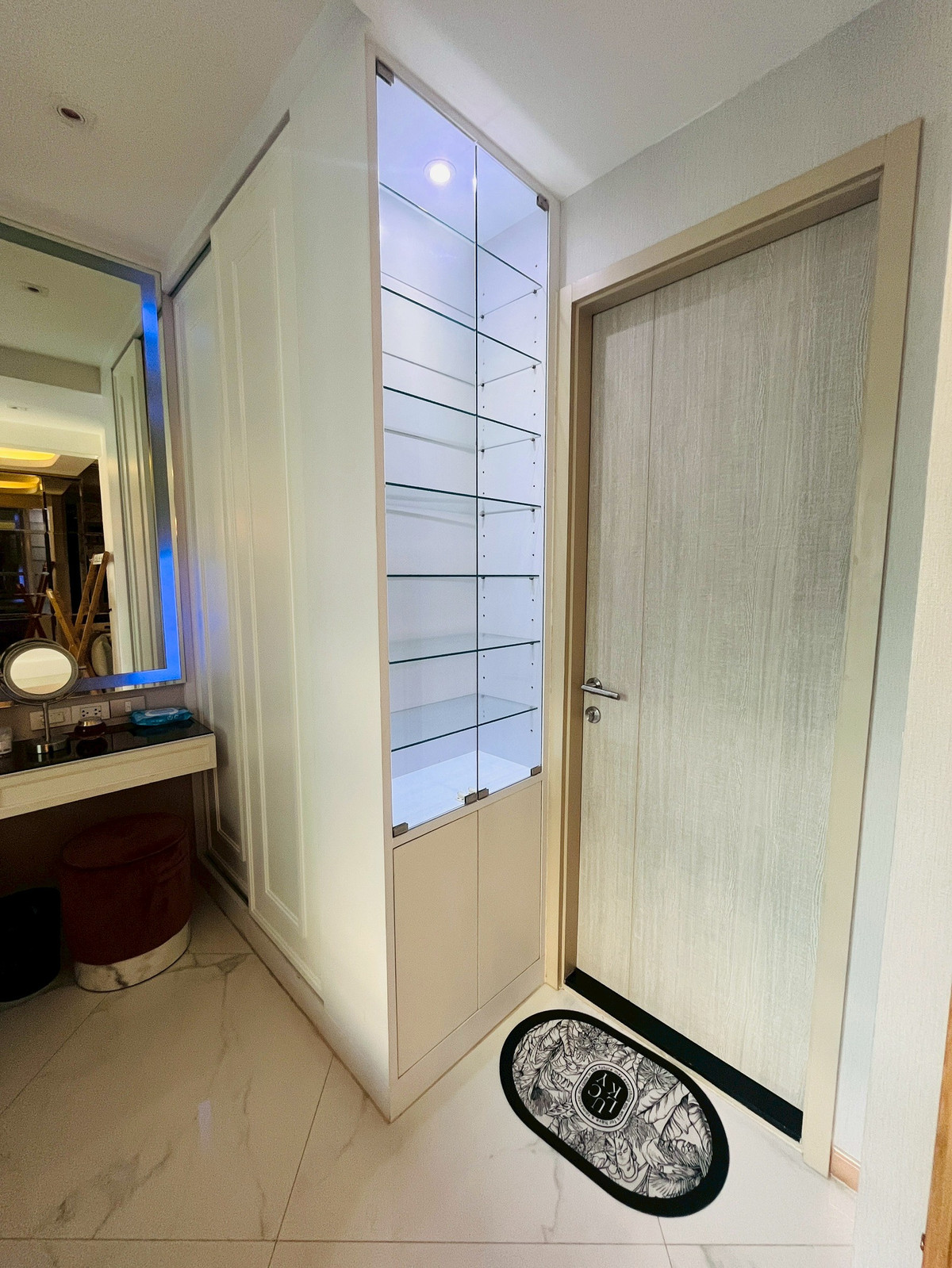 ให้เช่าคอนโดสุขุมวิท อโศก ทองหล่อ :  ปล่อยเช่าคอนโด Rhythm 36-38 พร้อมอยู่ ใจกลางสุขุมวิท 25000 บาท