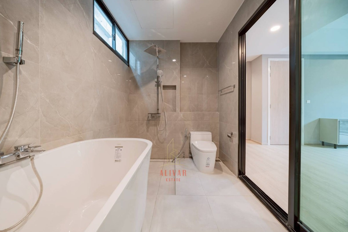 For RentTownhomePattanakan, Srinakarin : RH034026 For rent, new townhome, 3 floors, corner plot at Nirvana DEFINE Krungthep Kreetha, near MRT Sri Kritha Station.