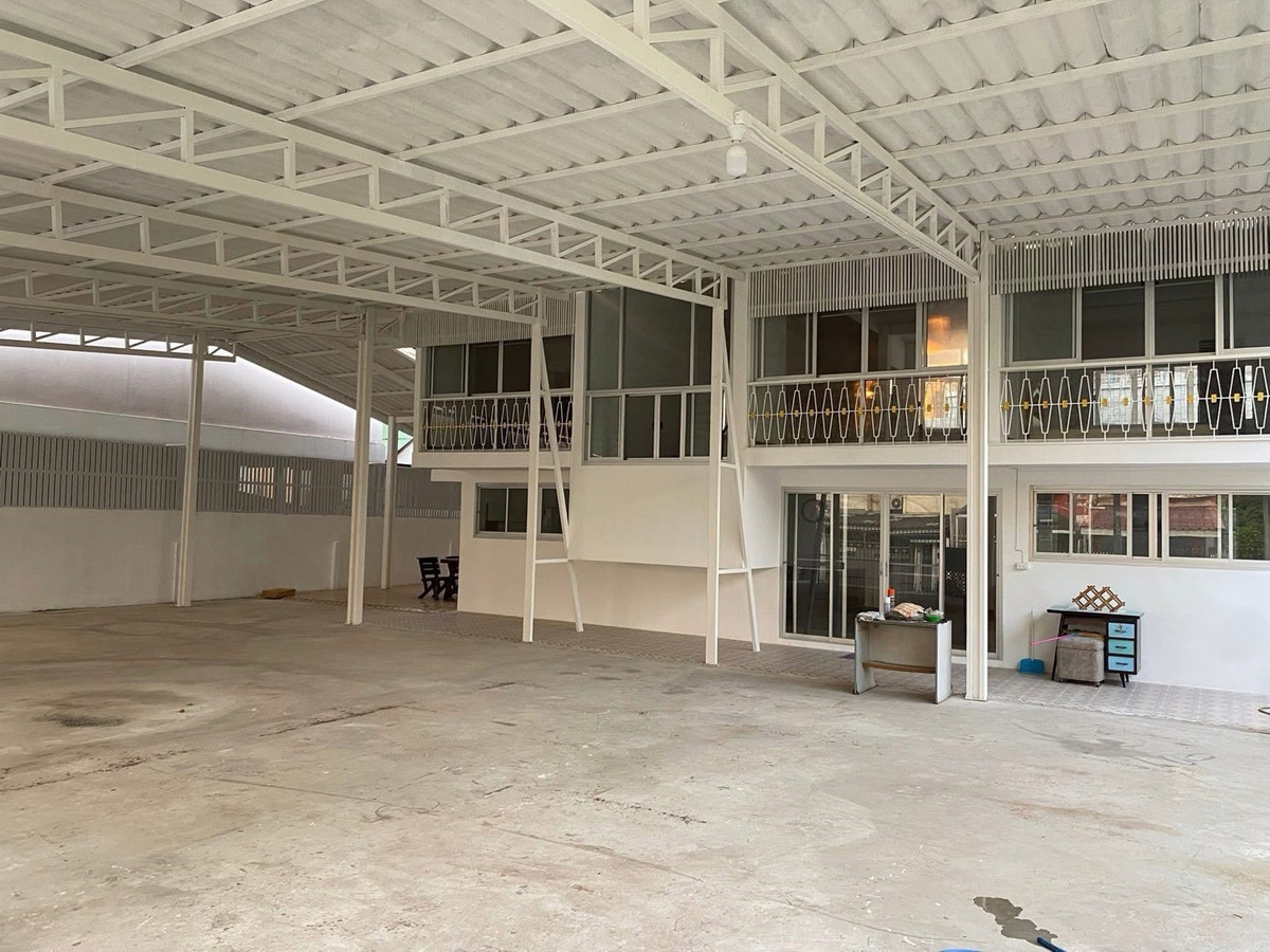 ให้เช่าบ้านลาดพร้าว เซ็นทรัลลาดพร้าว : 😍พร้อมอยู่ทันที ให้เช่าบ้านเดี่ยว 2 ชั้น 🏠
📍จากปากซอยลาดพร้าว 29 เพียง 200 เมตร 