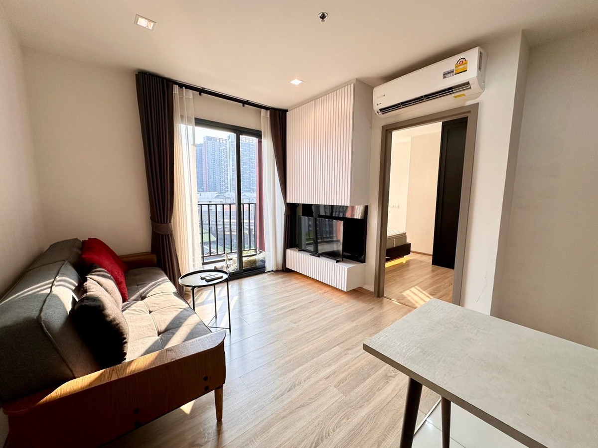 For RentCondoRama9, Petchburi, RCA : For rent: The Base Garden Rama9, corner room.