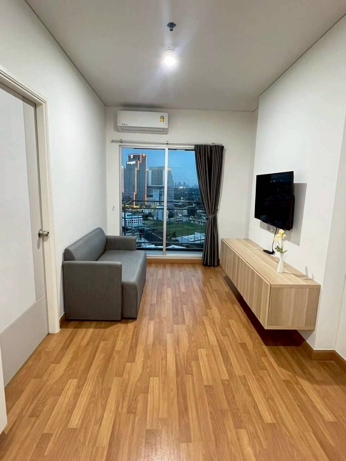 ให้เช่าคอนโดพระราม 3 สาธุประดิษฐ์ : ✅ LPRRS109 ✅ Line : @p2nproperty