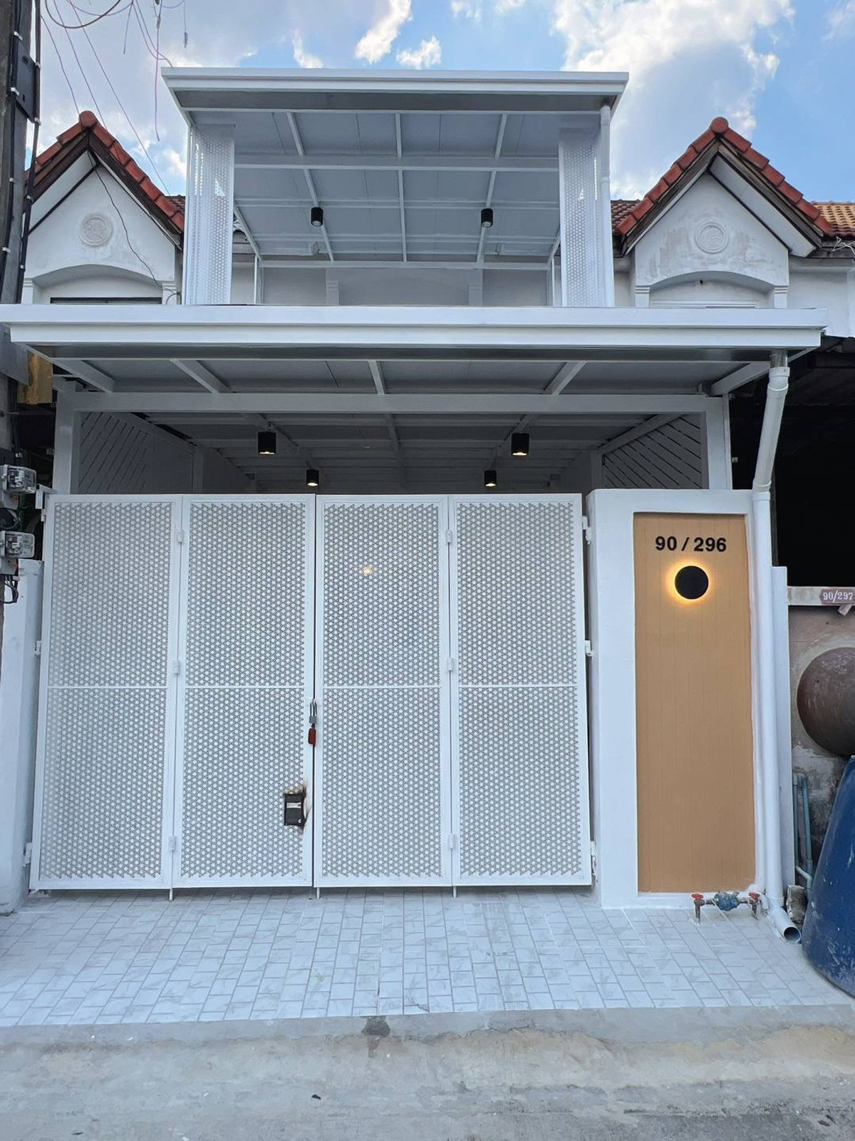 ขายทาวน์โฮมนนทบุรี บางใหญ่ บางบัวทอง : ขายทาวน์เฮาส์วงศ์ชัยนคร บางรักใหญ่ 18 ตร.ว. ใกล้ MRT บางรักใหญ่ 800 ม. มีเทอเรส ฟรีโอน