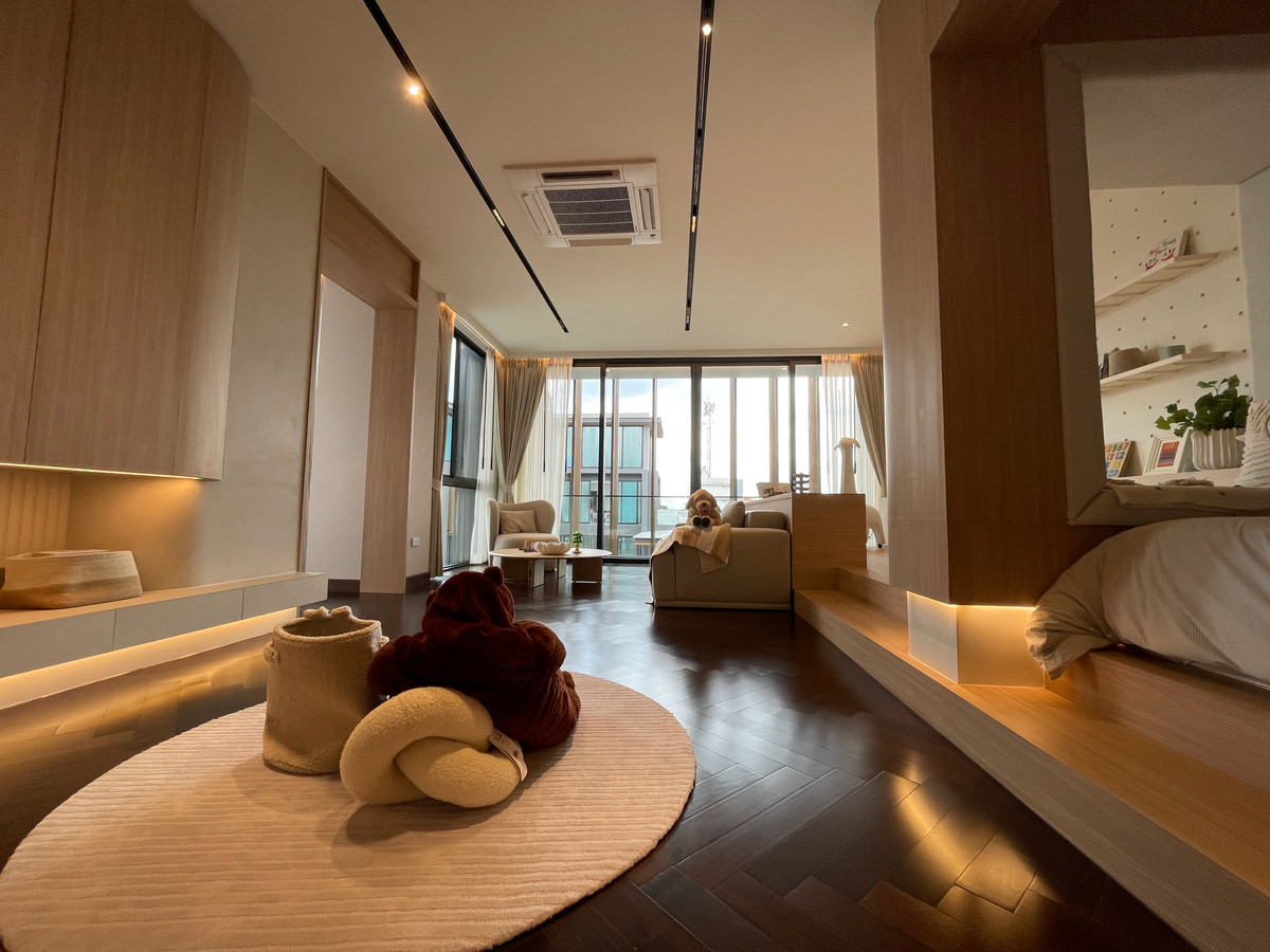 ขายบ้านเลียบทางด่วนรามอินทรา : "หนึ่งเดียวบนเลียบด่วน! Cira Residences บ้านเดี่ยว Ultra-Luxury 3.5 ชั้น พื้นที่ 845 ตร.ม. พร้อมสระว่ายน้ำส่วนตัว | ใกล้ทองหล่อ-พระราม 9 เพียงไม่กี่นาที (สังคมส่วนตัวเพียง 9 ยูนิต)"