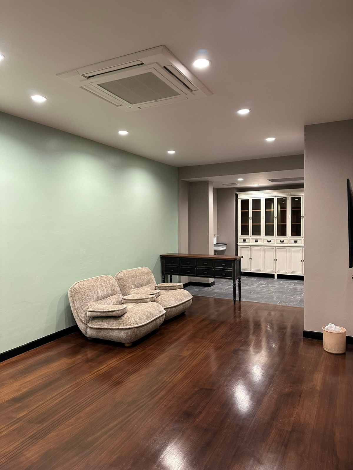 ขายบ้านสุขุมวิท อโศก ทองหล่อ : 🔥For Sale Renovated House in Thonglor! 4+1 Bedroom 370 sq.m fully Furnished Near Donki and BTS Thonglor Tel. 0863692224