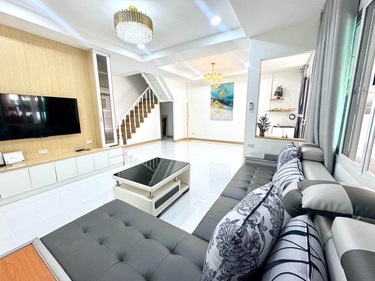 ให้เช่าบ้านรัชดา ห้วยขวาง : 🌈ทาวเฮ้าส์2ชั้น5Bed 2Bath อยู่เจริญ29รัชดา18 ห้วยขวาง บ้านใหม่ ว่างพร้อมอยู่🔆