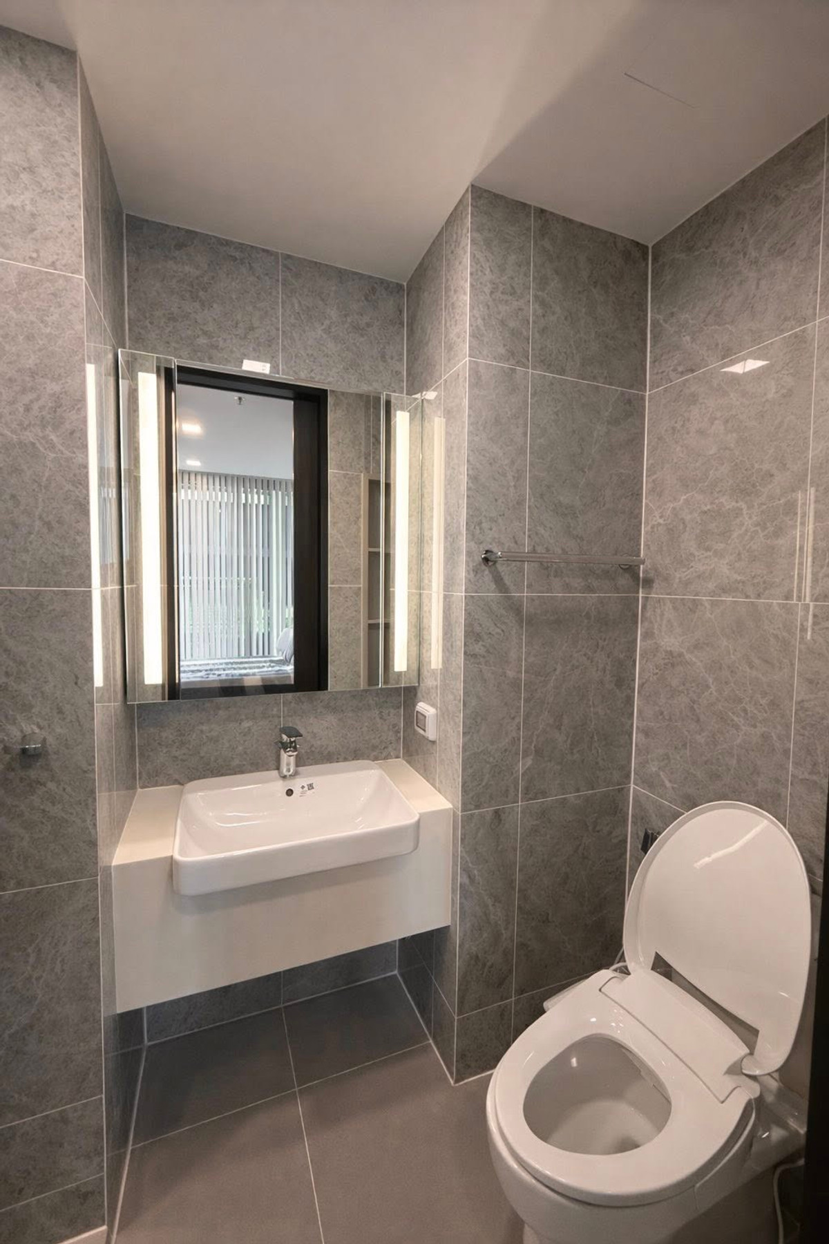 For RentCondoAri,Anusaowaree : [RARE FIND IN ARI] Noble Around Ari 🏙️ Corner Unit | Ultra-Private Building Y | Ready to Move In!