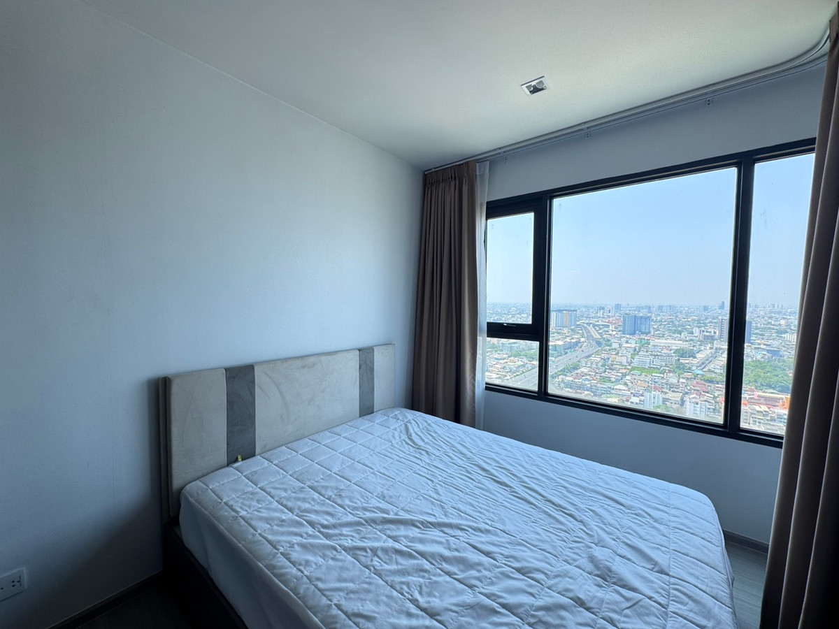 For RentCondoThaphra, Talat Phlu, Wutthakat : Life Sathorn Sierra, separate kitchen, separate bedroom, open view, cool breeze all day, near BTS Talat Phlu.