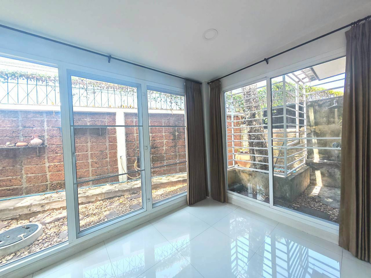 ขายบ้านลาดกระบัง สุวรรณภูมิ : 🏡 ขายบ้านเดี่ยว หมู่บ้านมัณฑนา วงแหวน-พระราม 9 บ้านสวย บรรยากาศร่มรื่น สไตล์บ้านสวน พื้นที่ใหญ่ หาไม่ได้แล้ว!