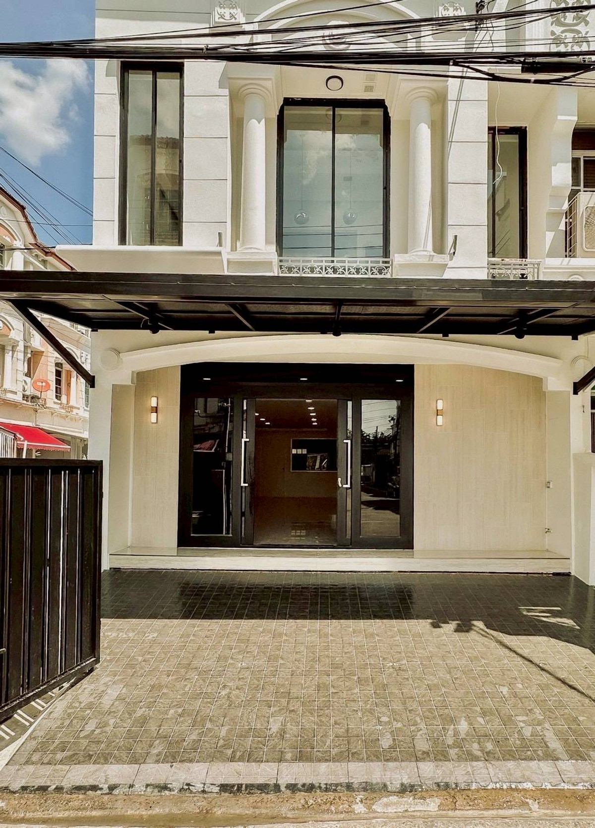 ขายทาวน์โฮมโชคชัย4 ลาดพร้าว71 : ขายบ้านทำเลดี บ้านกลางเมือง พระรามเก้า-ลาดพร้าว ใกล้รถไฟฟ้าสายสีเหลือง สถานีลาดพร้าว 71 ทำเลดีมาก โครงการติดถนนประดิษฐ์มนูญธรรม ไม่ต้องเข้าซอย (ใกล้ Health land ทาวน์อินทาวน์)