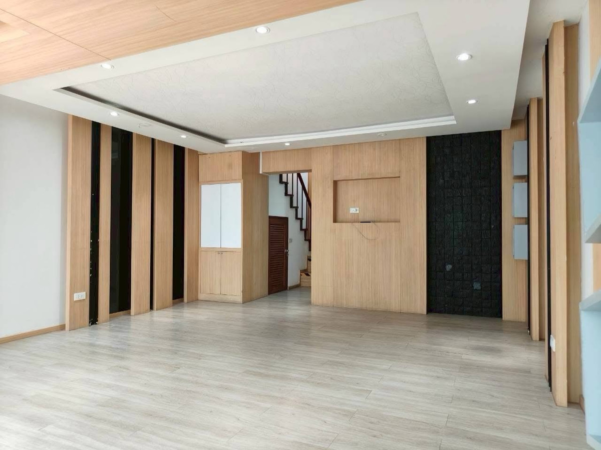 For RentHome OfficeSukhumvit, Asoke, Thonglor : For rent, townhome, townhouse, home office, office, Thonglor 25, Sukhumvit 55, Watthana District, Bangkok.