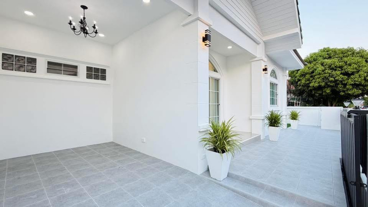 For SaleHousePattaya, Bangsaen, Chonburi : Classic Home 4 / 3 Bedrooms (For Sale), Classic Home 4 / 3 Bedrooms (FOR SALE) BEWN138