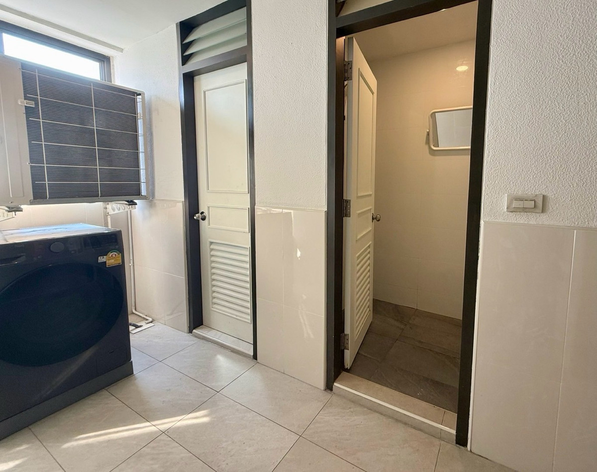 For RentCondoSukhumvit, Asoke, Thonglor : Newly Renovated/ Spacious 3 Bedrooms in Phrom pong ✨