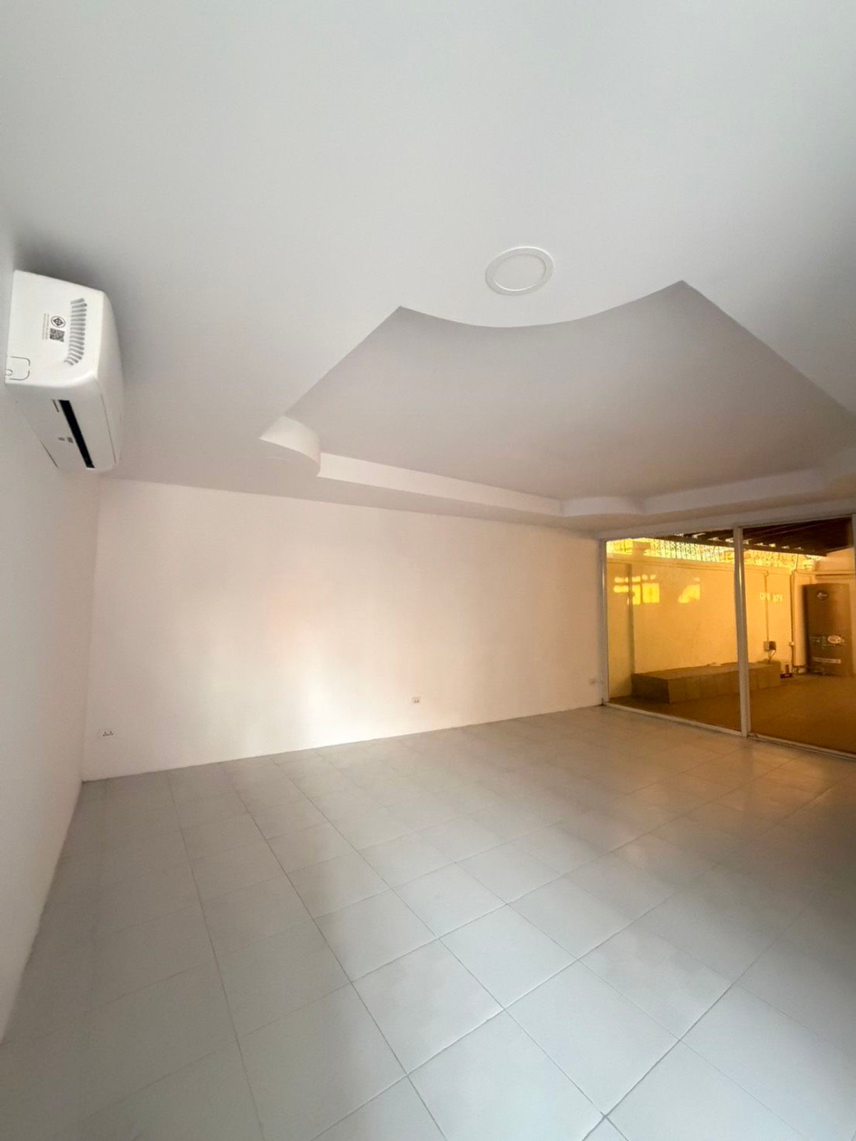 For RentTownhomeThaphra, Talat Phlu, Wutthakat : 3-story townhome, corner room, beautifully decorated, for rent in Phasi Charoen-Bang Wa area. Near BTS Bang Wa, only 1.8 km.