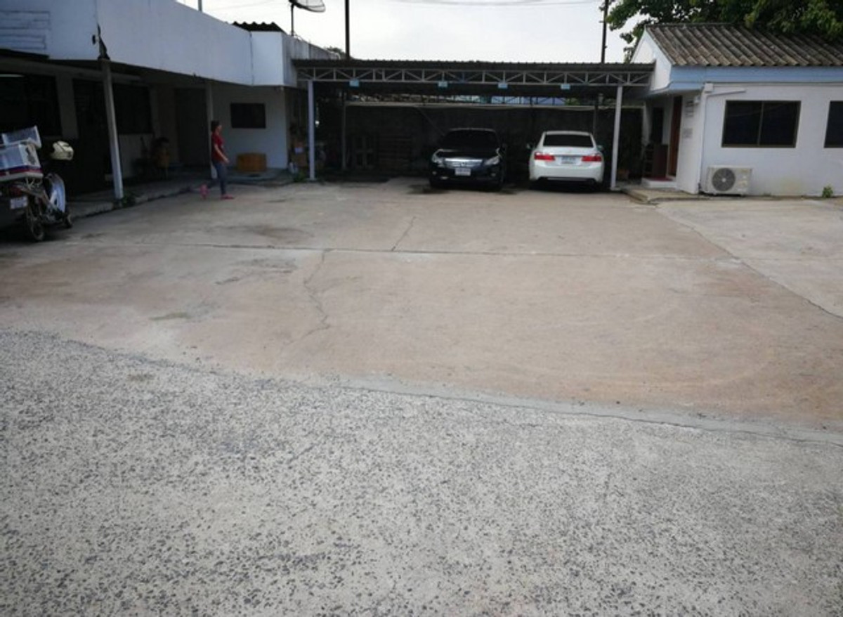 For RentWarehousePattanakan, Srinakarin : HR3361 for sale/rent warehouse with office | Prime location, Chaloem Phrakiat Rama 9, near Suan Luang Rama 9 - Bueng Nong Bon | Connects to the motorway only 15 minutes.