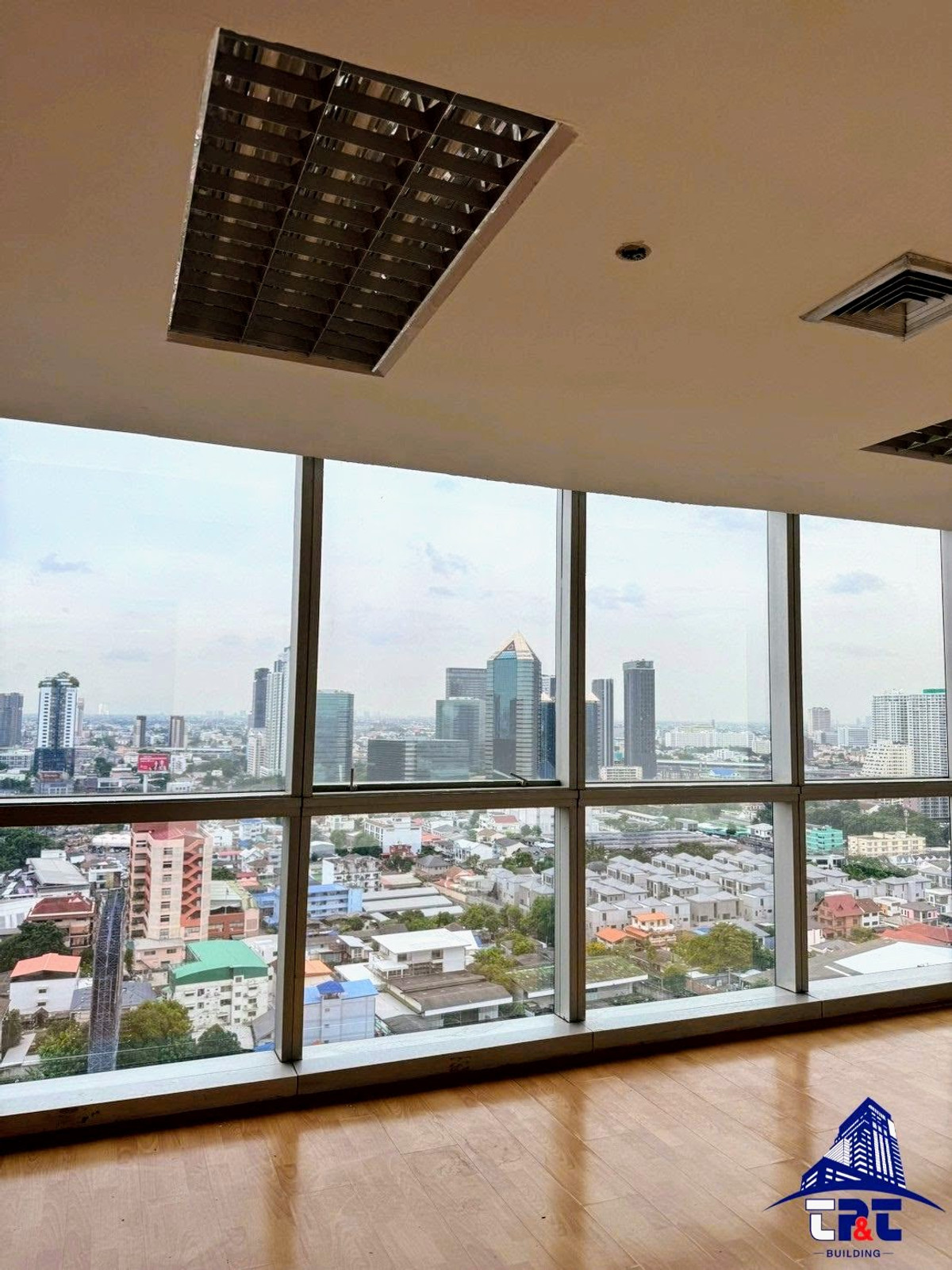 ให้เช่าสำนักงานลาดพร้าว เซ็นทรัลลาดพร้าว : ให้เช่า TP&T Tower 291.5 ตร.ม. ชั้น24 โซนB พื้นที่สำนักงานใกล้ BTS หมอชิต MRT สวนจตุจักร เซ็นทรัลลาดพร้าว สนามบินดอนเมือง