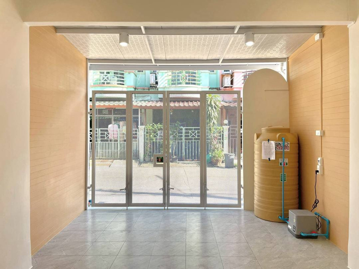 ขายทาวน์โฮมนนทบุรี บางใหญ่ บางบัวทอง : ขายทาวน์เฮาส์ร่มโพธิ์ บางบัวทอง 16 ตร.ว. แต่งมินิมอล ใกล้ MRT บางพลู ฟรีโอน