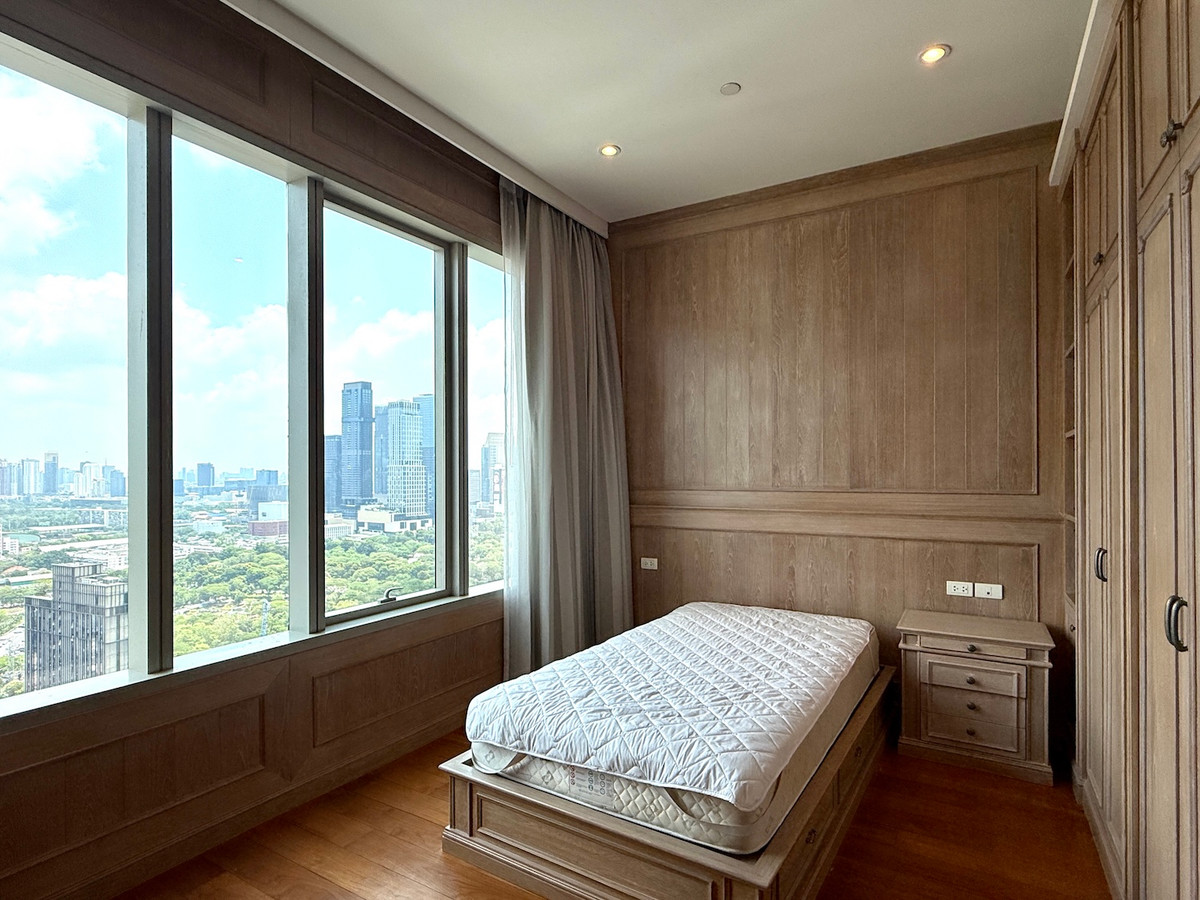 ให้เช่าคอนโดวิทยุ ชิดลม หลังสวน : คอนโด 4 ห้องนอน พื้นที่กว้างขวาง อยู่ใกล้สยามสแคว