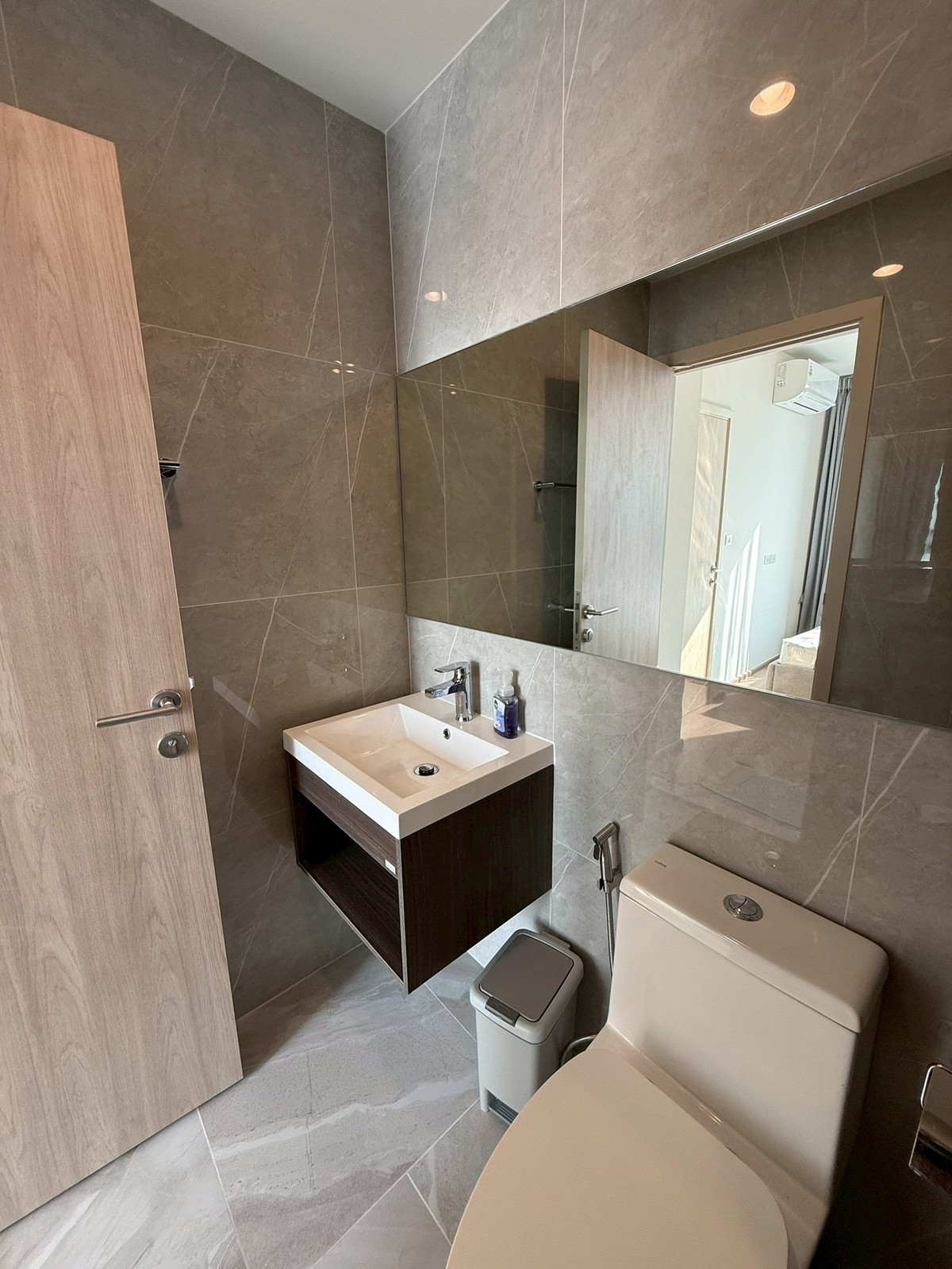 For RentCondoRama9, Petchburi, RCA : For Rent 🔥 Nue District R9 Rama 9 🔥 Fully furnished with appliances, near MRT Rama 9.