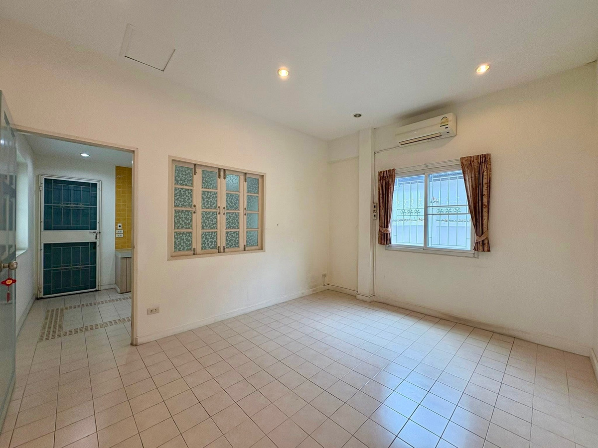 For SaleHouseOnnut, Udomsuk : Muangthong Village 4 Sukhumvit 101 / 4 Bedrooms (For Sale), Muangthong Village 4 Sukhumvit 101 / 4 Bedrooms (FOR SALE) GNG054