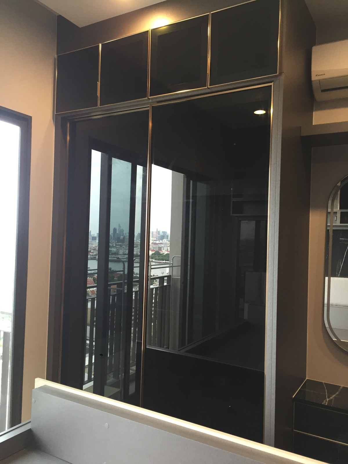 ขายคอนโดปิ่นเกล้า จรัญสนิทวงศ์ : ขาย 𝐔𝐫𝐛𝐚𝐧𝐨 𝐑𝐚𝐣𝐚𝐯𝐢𝐭𝐡𝐢 (เออร์บาโน่ ราชวิถี) ชั้น21 ราคาดี 3.1 ลบ. (ผ่อนตรงกับเจ้าของได้ 1ปี) ห่างจาก MRT สิรินธร 100 เมตร  (31 Sq.m. 1BR & 1Bath) --- Agent Top 084-8751655