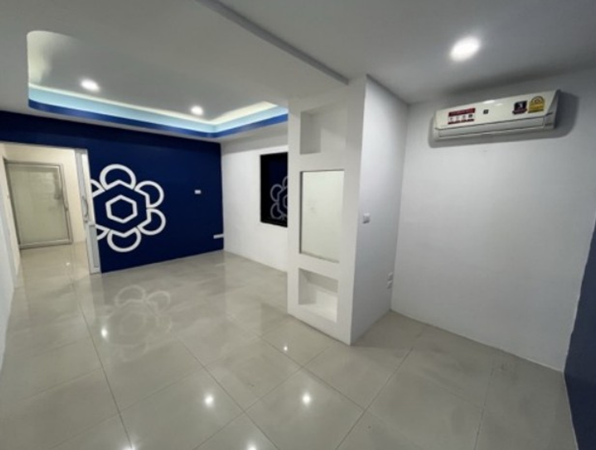 ให้เช่าสำนักงานรัชดา ห้วยขวาง : 🏢 ให้เช่าสำนักงาน ติด MRT สุทธิสาร | ปรับพื้นที่ได้ เหมาะทำโรงเรียนกวดวิชา  📍 อาคารสำนักงาน ถนนรัชดาภิเษก 🚆 ติด MRT สุทธิสาร (เดินไม่ถึง 1 นาที)