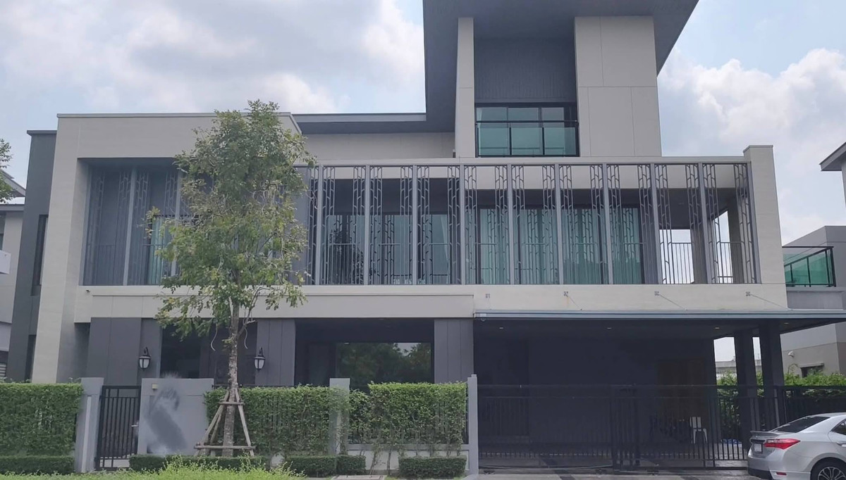 ขายบ้านพัฒนาการ ศรีนครินทร์ : Grand Bangkok Boulevard East Rama 9 บ้านเดี่ยวหรู 3 ชั้น พื้นที่ใช้สอย 827 ตร.ม. พร้อมเฟอร์นิเจอร์ทั้งหลัง Please call: 082-894-4624